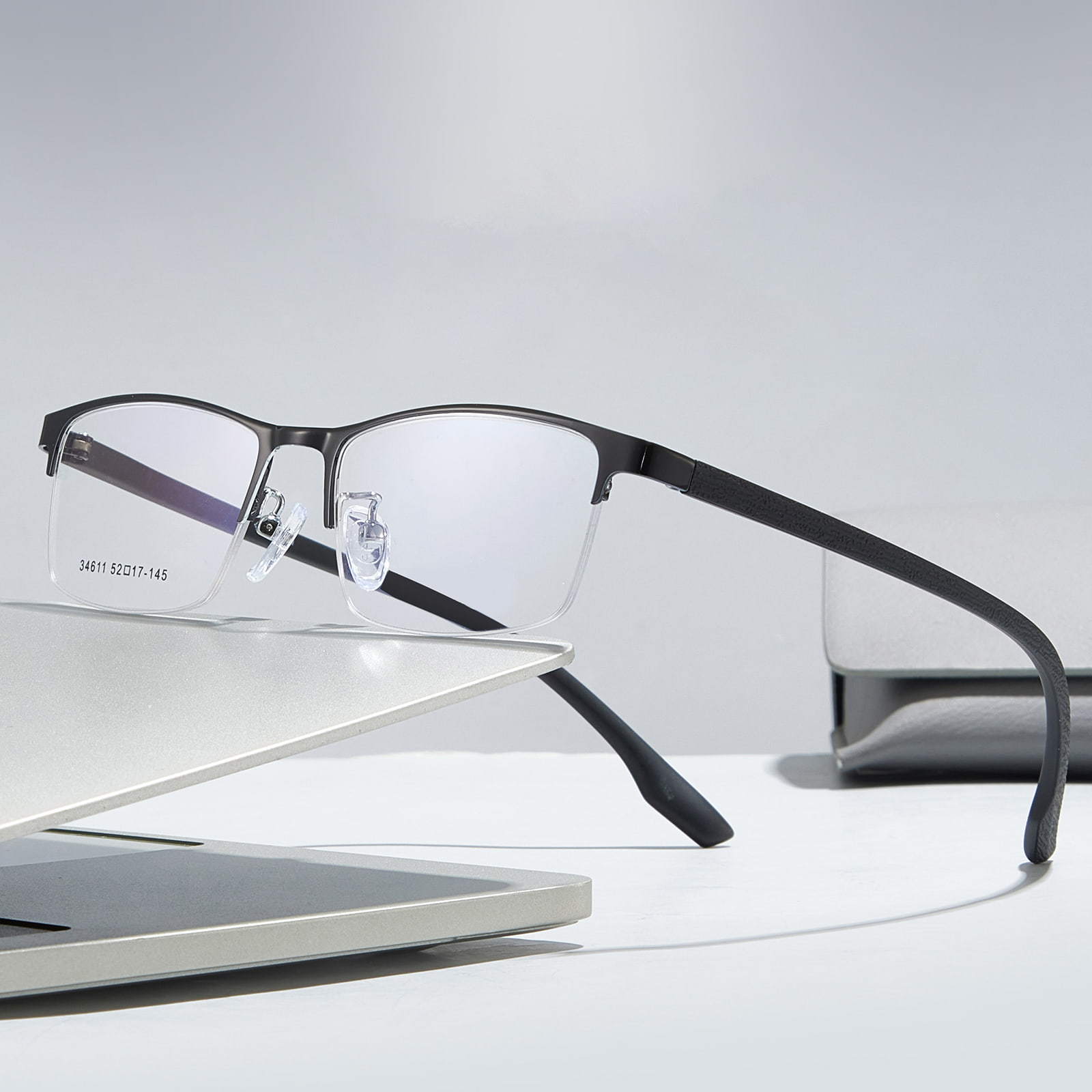 34611 Minimalistische Halbrahmen-Brille aus hypoallergener Legierung