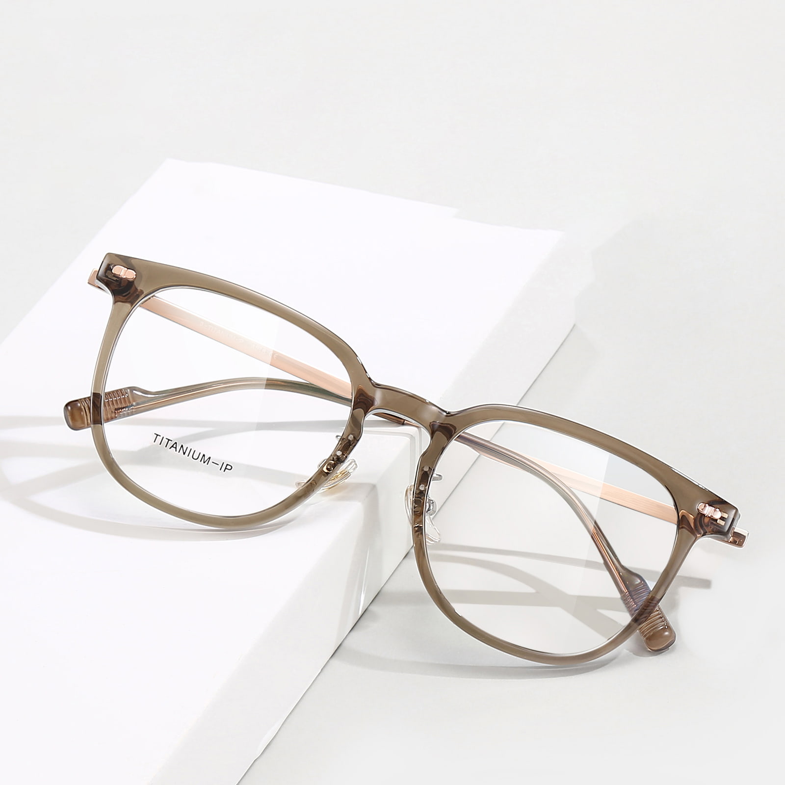 M8045 Langlebige, dicke, lichtechte β-Titanbrille