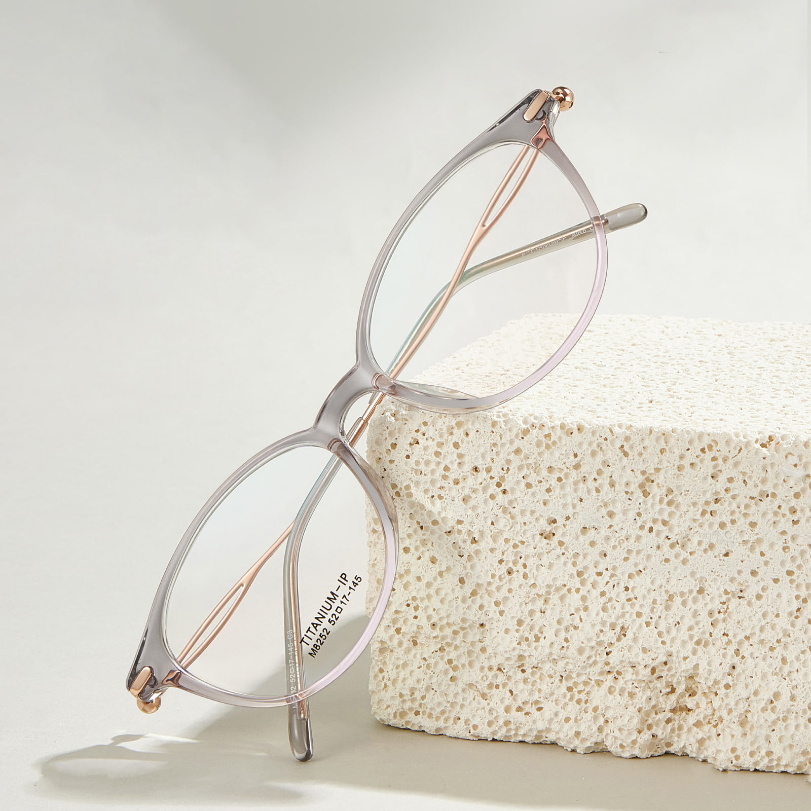 M8252 Ultra-robuste Titanbeine, hohle β-Titanbrille