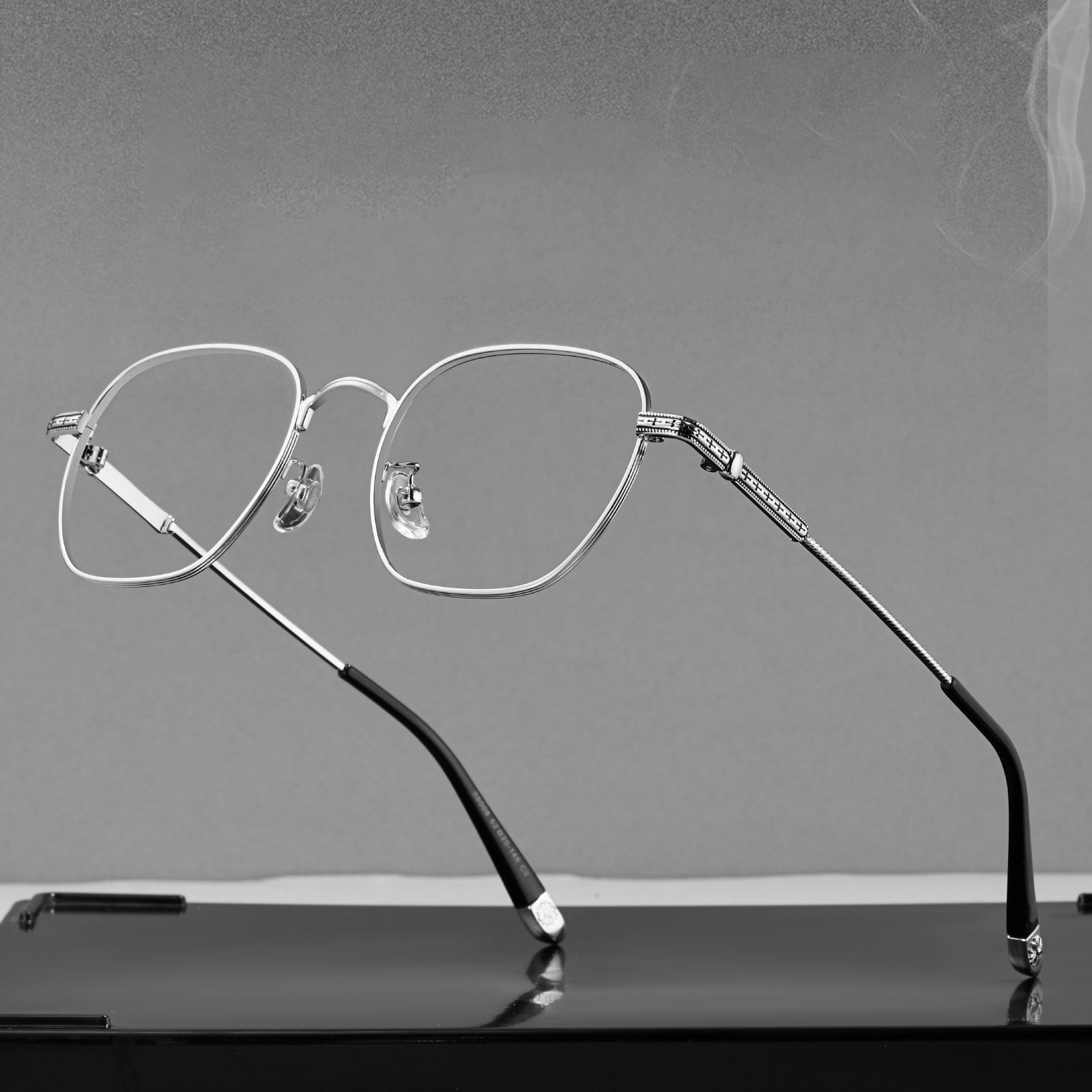 08008 Einzigartige alte Brille aus gebürsteter Legierung