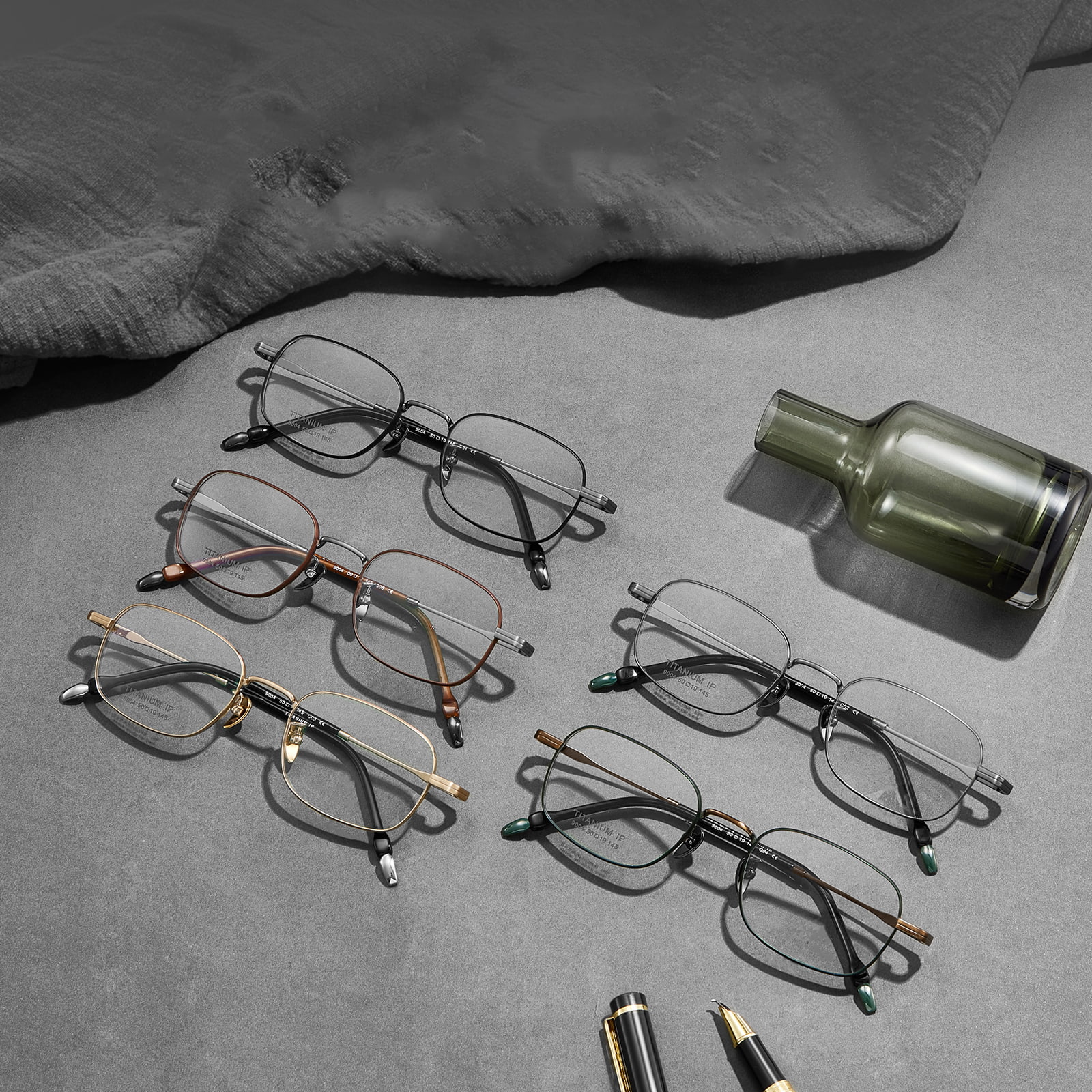 9004 Rutschfeste Brille aus reinem Titan mit breitem Rand