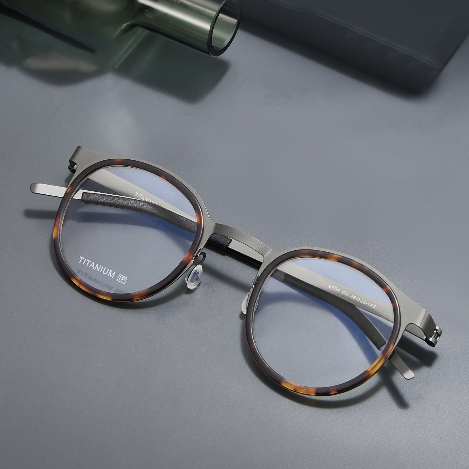9704 Schraublose Reintitanbrille mit separatem Rand