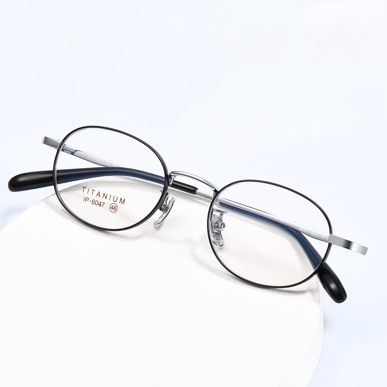 6047 Exquisite, antiallergische Brille aus reinem Titan mit breitem Rand