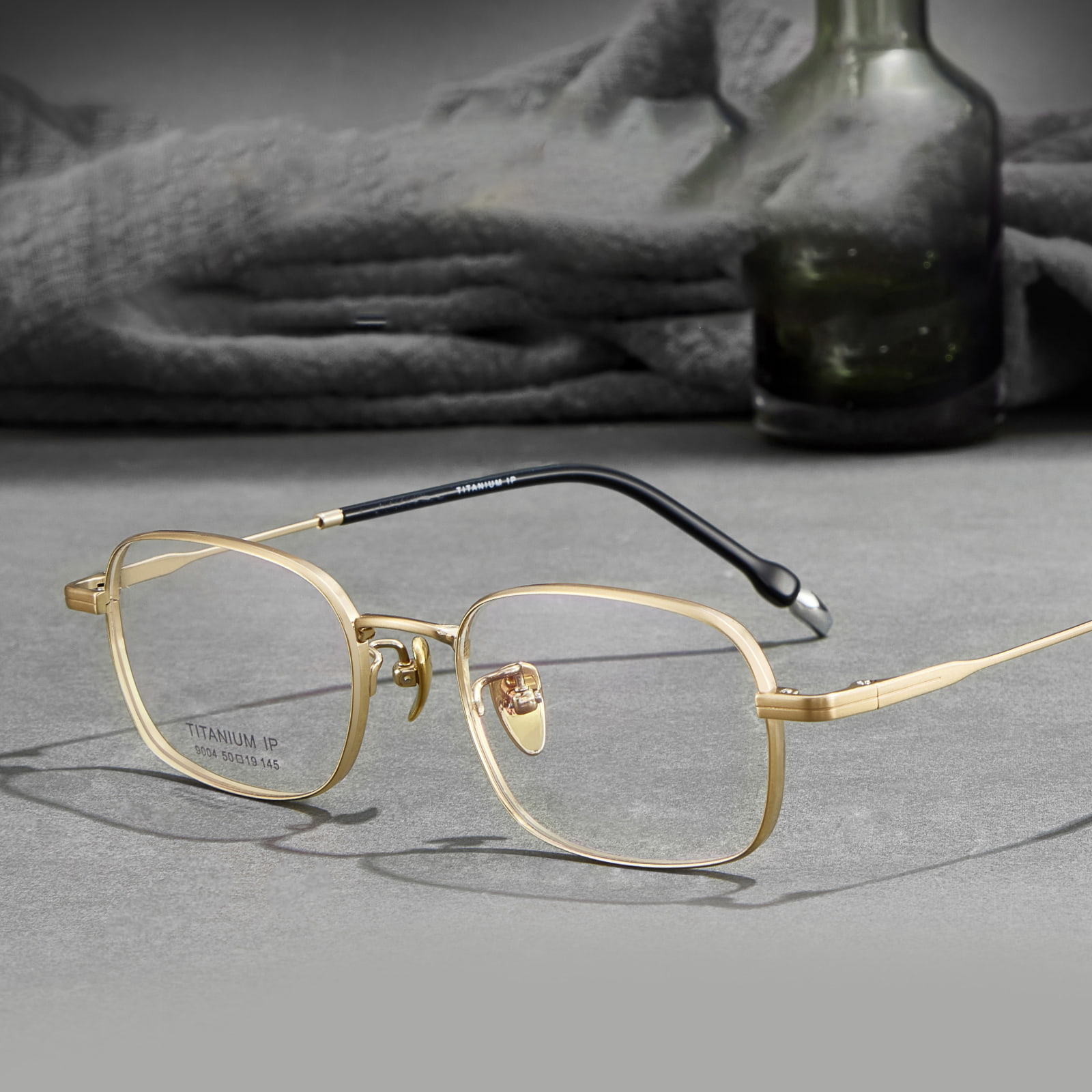 9004 Rutschfeste Brille aus reinem Titan mit breitem Rand