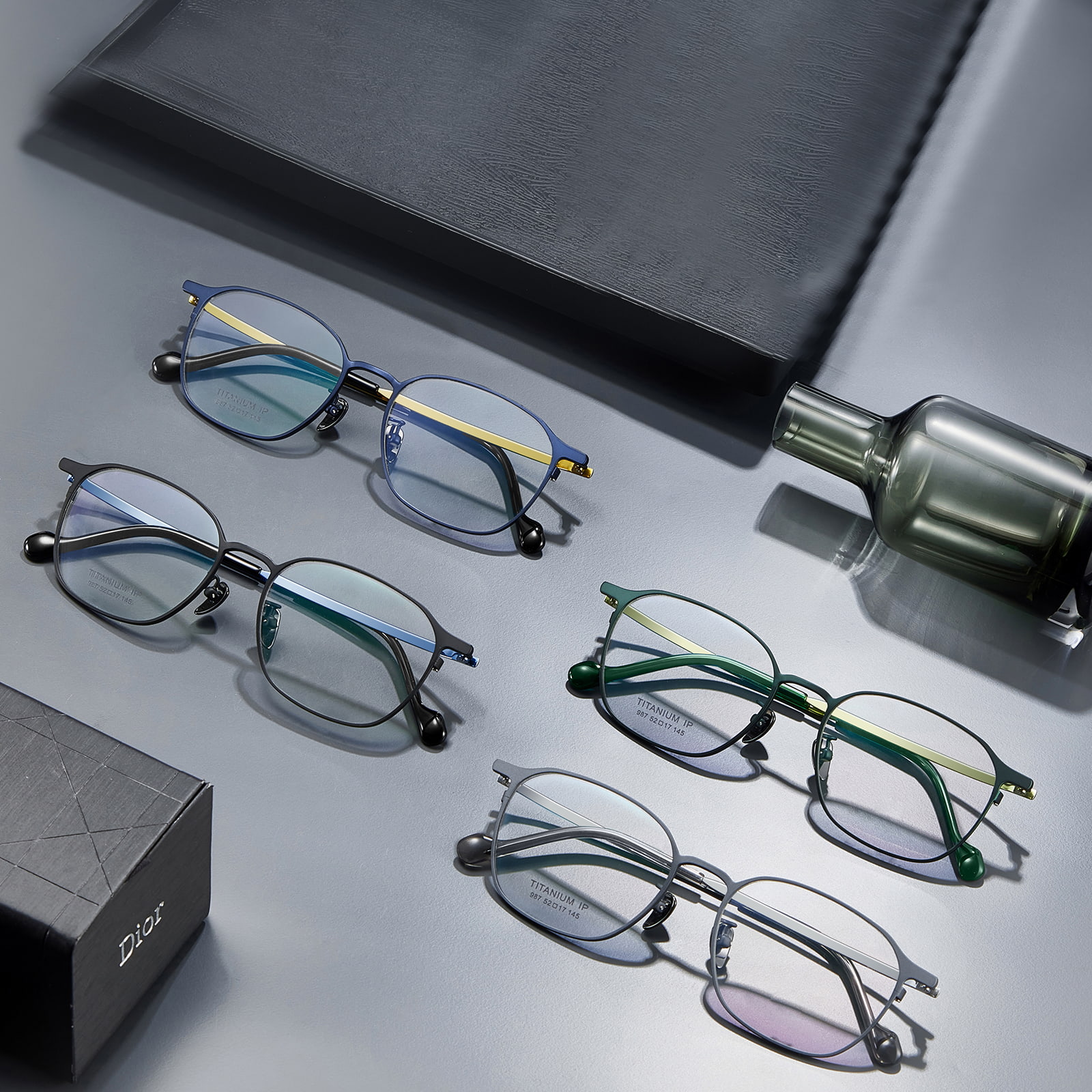 987 Schlichte Farbverlaufsbügel-Brille aus reinem Titan