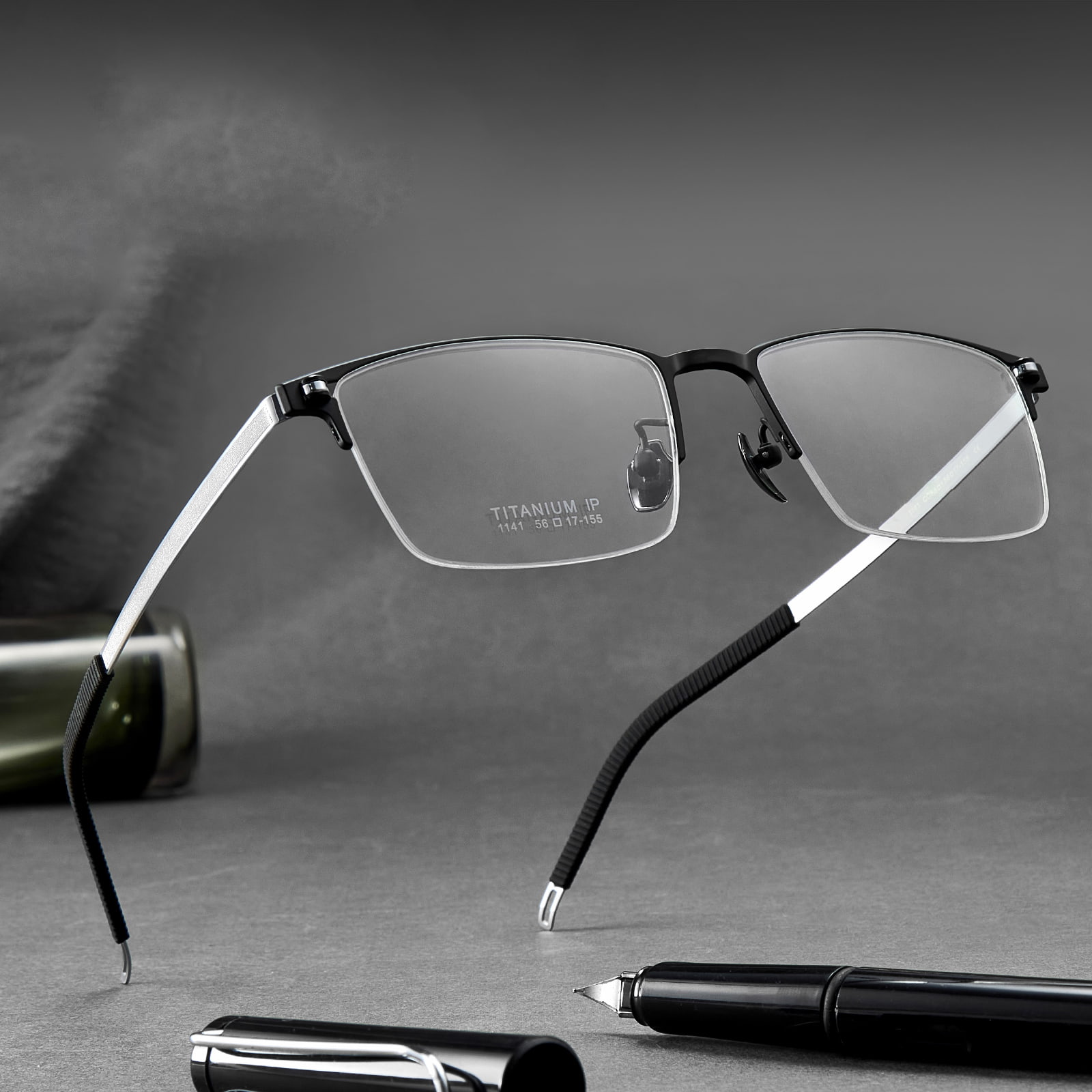 1141 Halbrahmen-Brille aus gebürstetem, unlackiertem reinem Titan