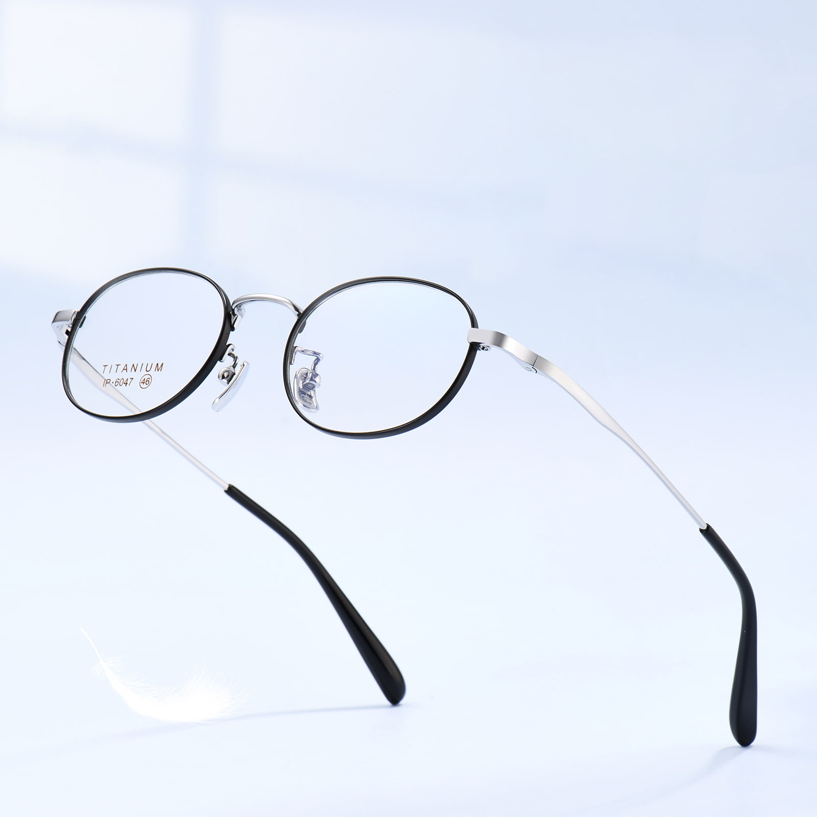 6047 Exquisite, antiallergische Brille aus reinem Titan mit breitem Rand