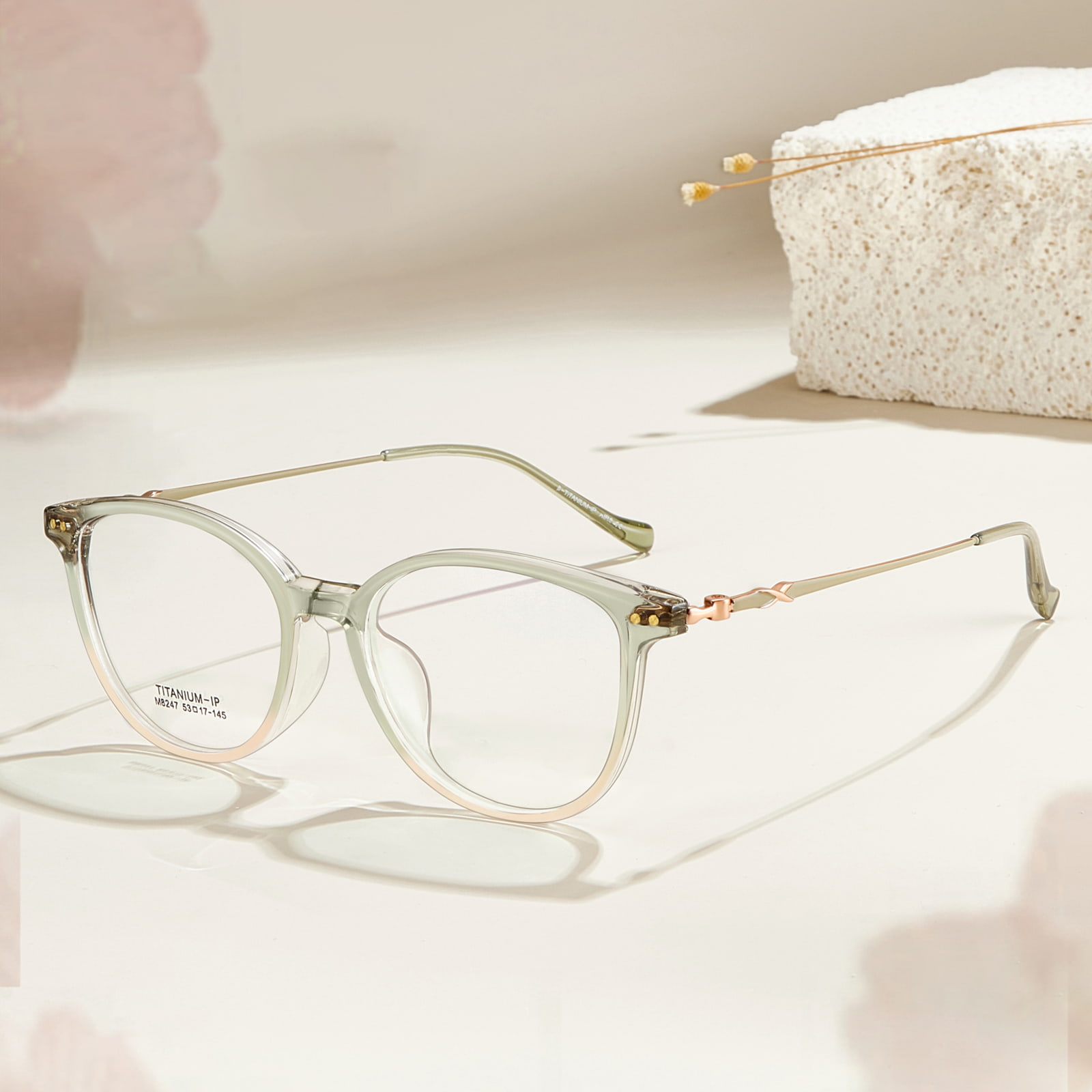 M8247 Ultraleichte Beta-Titanbrille mit verbreitertem Rand