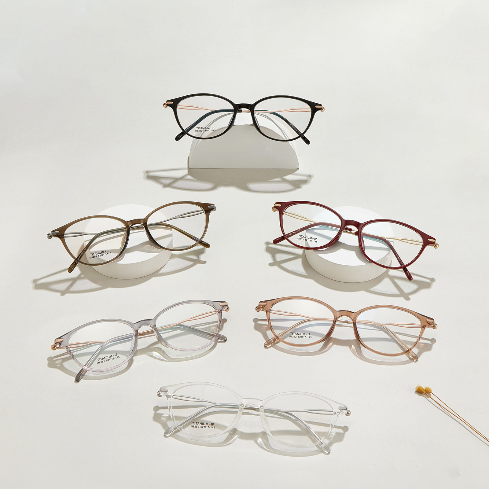 M8252 Ultra-robuste Titanbeine, hohle β-Titanbrille